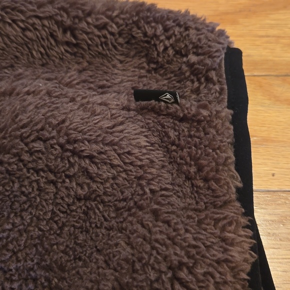 NWT Men’s Volcom "RUNTIME ERROR" made w/Faux Fur. Doe Brown and Black Colors. - Picture 2 of 15